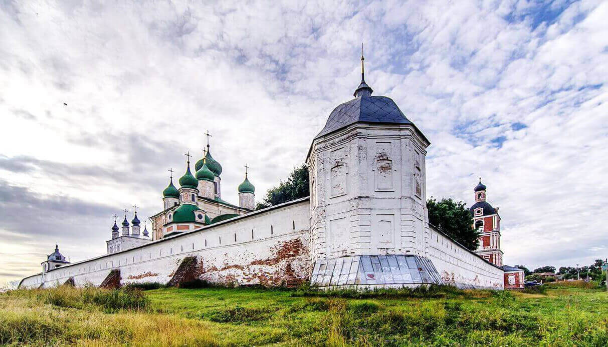 Горицкий монастырь Переславля-Залесского. Храм Николая Угодника и часы Ивана Грозного